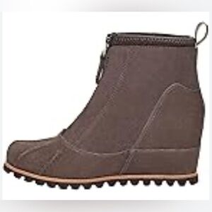 UGG Reggie size 11 brown waterproof wedge boots